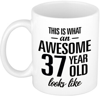 Bellatio Decorations This is what an awesome 37 year old looks like - cadeau koffiemok - 300 ml - verjaardag 37 jaar