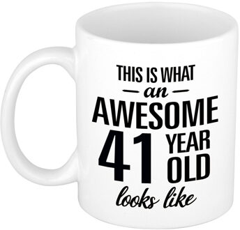 Bellatio Decorations This is what an awesome 41 year old looks like - cadeau koffiemok - 300 ml - verjaardag 41 jaar
