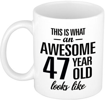 Bellatio Decorations This is what an awesome 47 year old looks like - cadeau koffiemok - 300 ml - verjaardag 47 jaar