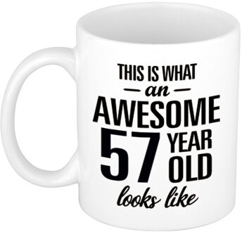 Bellatio Decorations This is what an awesome 57 year old looks like - cadeau koffiemok - 300 ml - verjaardag 57 jaar