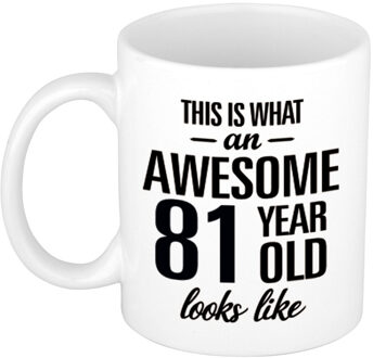 Bellatio Decorations This is what an awesome 81 year old looks like - cadeau koffiemok - 300 ml - verjaardag 81 jaar Wit
