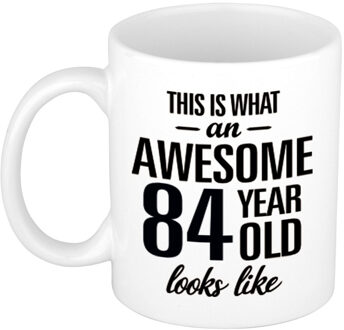 Bellatio Decorations This is what an awesome 84 year old looks like - cadeau koffiemok - 300 ml - verjaardag 84 jaar Wit
