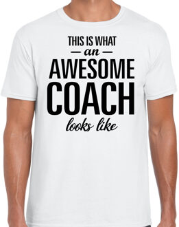 Bellatio Decorations This is what an awesome coach looks like cadeau t-shirt wit heren 2XL