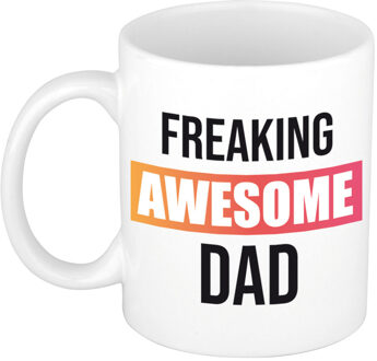 Bellatio Decorations Vader cadeau mok / beker freaking awesome dad gekleurd kader Multi