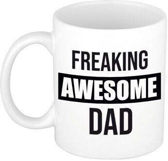 Bellatio Decorations Vader cadeau mok / beker freaking awesome dad