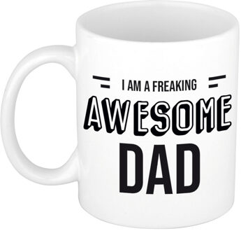 Bellatio Decorations Vader cadeau mok / beker I am a freaking awesome dad Multi