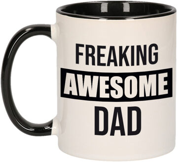 Bellatio Decorations Vader cadeau mok / beker zwart freaking awesome dad - feest mokken Multikleur