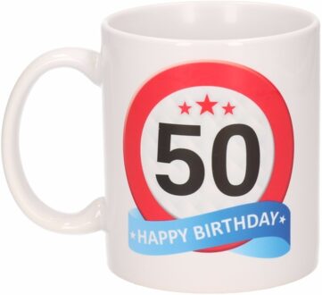Bellatio Decorations Verjaardag 50 jaar - verkeersbord - koffie mok - drink beker - cadeau - vijftig jaar - man en vrouw Multi
