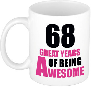 Bellatio Decorations Verjaardag 68 jaar Koffiemok Cadeau - Great years of being awesome - wit/roze - voor dames