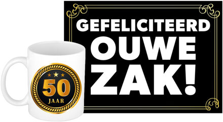 Bellatio Decorations Verjaardag cadeau koffiemok 50 jaar - man - medaille - met gefeliciteerd ouwe zak wenskaart