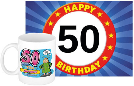Bellatio Decorations Verjaardag cadeau koffiemok 50 jaar - vrouw - weegt zwaarder - met A5 formaat wenskaart
