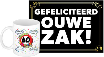 Bellatio Decorations Verjaardag cadeau koffiemok 60 jaar - man - hartje- met gefeliciteerd ouwe zak wenskaart
