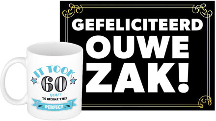 Bellatio Decorations Verjaardag cadeau koffiemok 60 jaar - man - perfect- met gefeliciteerd ouwe zak wenskaart