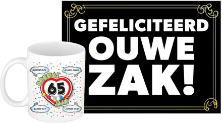 Bellatio Decorations Verjaardag cadeau koffiemok 65 jaar - man - goddelijk - met gefeliciteerd ouwe zak wenskaart