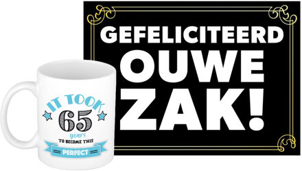 Bellatio Decorations Verjaardag cadeau koffiemok 65 jaar - man - perfect - met gefeliciteerd ouwe zak wenskaart