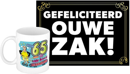 Bellatio Decorations Verjaardag cadeau koffiemok 65 jaar - man - rollator- met gefeliciteerd ouwe zak wenskaart