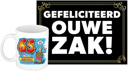 Bellatio Decorations Verjaardag cadeau koffiemok 65 jaar - man - zwaarder- met gefeliciteerd ouwe zak wenskaart