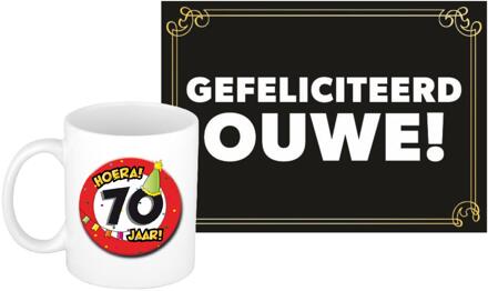 Bellatio Decorations Verjaardag cadeau koffiemok 70 jaar - man - hoera - met gefeliciteerd ouwe! - wenskaart