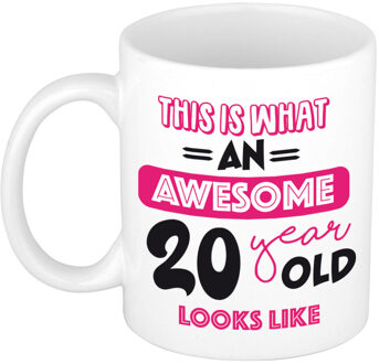 Bellatio Decorations Verjaardag cadeau mok 20 jaar - roze - grappige tekst - 300 ml - keramiek