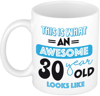 Bellatio Decorations Verjaardag cadeau mok 30 jaar - blauw - grappige tekst - 300 ml - keramiek