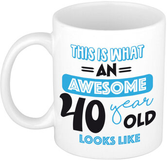 Bellatio Decorations Verjaardag cadeau mok 40 jaar - blauw - grappige tekst - 300 ml - keramiek