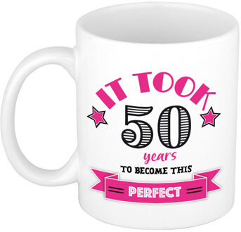 Bellatio Decorations Verjaardag cadeau mok 50 jaar - roze - grappig - 300 ml - keramiek - Sarah/Abraham