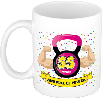 Bellatio Decorations Verjaardag cadeau mok 55 jaar - roze - spieren - 300 ml - keramiek