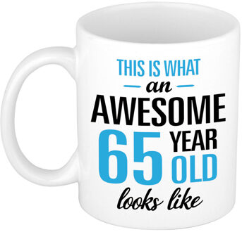 Bellatio Decorations Verjaardag cadeau mok 65 jaar - blauw - grappige tekst - 300 ml - keramiek