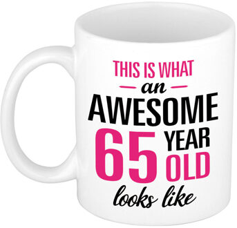 Bellatio Decorations Verjaardag cadeau mok 65 jaar - roze - grappige tekst - 300 ml - keramiek