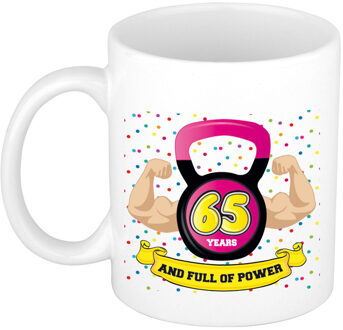 Bellatio Decorations Verjaardag cadeau mok 65 jaar - roze - spieren - 300 ml - keramiek