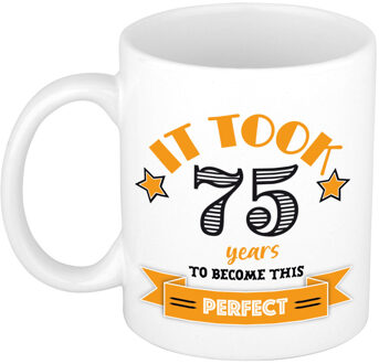 Bellatio Decorations Verjaardag cadeau mok 75 jaar - oranje - grappig - 300 ml - keramiek