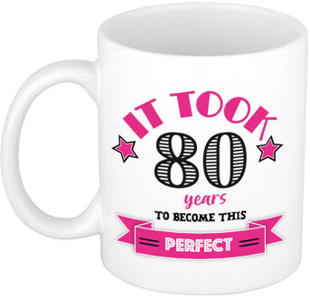 Bellatio Decorations Verjaardag cadeau mok 80 jaar - roze - grappig - 300 ml - keramiek
