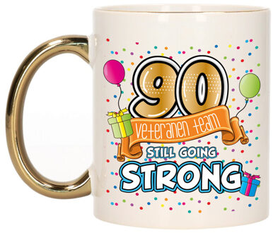 Bellatio Decorations Verjaardag cadeau mok 90 jaar - goud - veteranen team - 300 ml - keramiek Goudkleurig