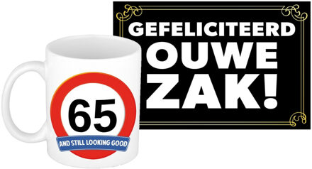 Bellatio Decorations Verjaardag cadeau mok/beker 65 jaar print 300 ml + A5-size wenskaart ouwe zak