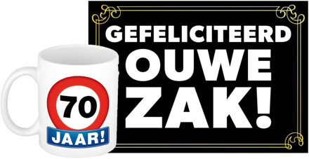 Bellatio Decorations Verjaardag cadeau mok/beker 70 jaar print 300 ml + A5-size wenskaart ouwe zak