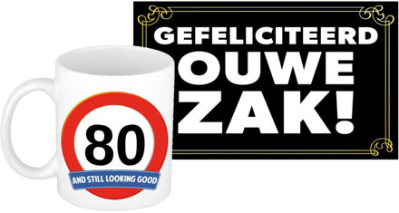 Bellatio Decorations Verjaardag cadeau mok/beker 80 jaar print 300 ml + A5-size wenskaart ouwe zak