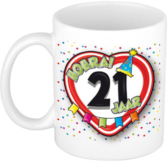 Bellatio Decorations Verjaardag cadeau mok leeftijd 21 jaar - hartje verkeersbord - multi - keramiek - 300 ml