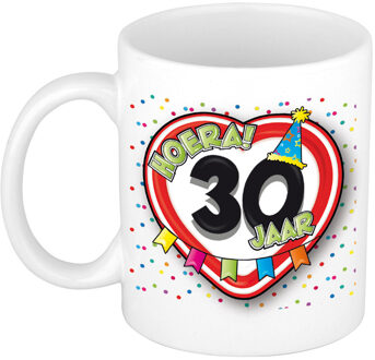 Bellatio Decorations Verjaardag cadeau mok leeftijd 30 jaar - hartje verkeersbord - multi - 300 ml