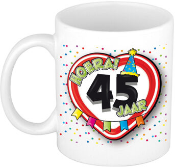 Bellatio Decorations Verjaardag cadeau mok leeftijd 45 jaar - hartje verkeersbord - multi - keramiek - 300 ml