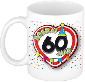 Bellatio Decorations Verjaardag cadeau mok leeftijd 60 jaar - hartje verkeersbord - multi - 300 ml