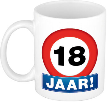 Bellatio Decorations Verjaardag koffiemok - drink beker - thema 18 jaar - leeftijd verkeersbord - 300 ml - keramiek