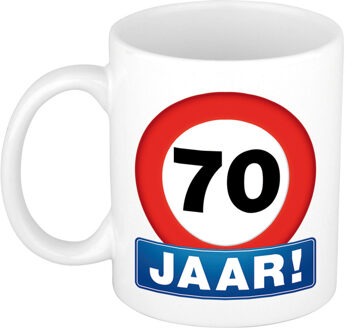 Bellatio Decorations Verjaardag koffiemok - drink beker - thema 70 jaar - leeftijd verkeersbord - 300 ml - keramiek