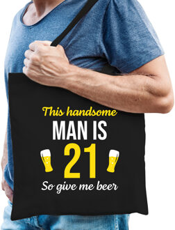 Bellatio Decorations Verjaardag tas 21 jaar - this handsome man is 21 give beer - zwart - heren - eenentwintig cadeau tasje