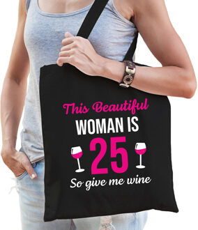 Bellatio Decorations Verjaardag tas 25 jaar - this beautiful woman is 25 give wine - zwart - dames - vijventwintig cadeau tasje