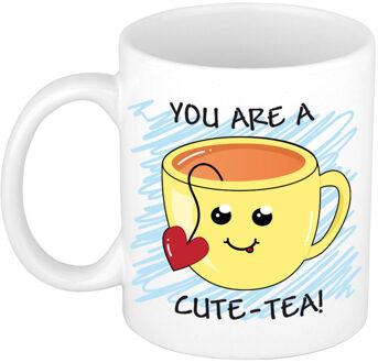 Bellatio Decorations Verjaardags/cadeau mok - geel - Smile Emoticon cute tea - grappig - keramiek - 300 ml
