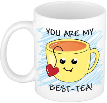 Bellatio Decorations Verjaardags/cadeau mok - geel - smiley best tea - grappig - 300 ml - feest mokken