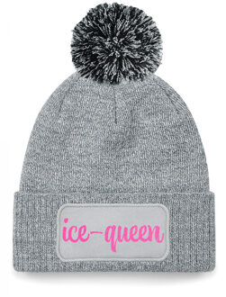 Bellatio Decorations Wintersport muts met pompom - Ice Queen - grijs - roze glitters - one size - volwassenen - Apres ski