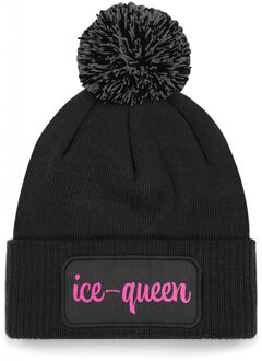Bellatio Decorations Wintersport muts met pompom - Ice Queen - zwart - roze glitters - one size - volwassenen - Apres ski
