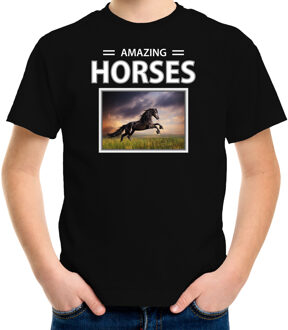 Bellatio Decorations Zwarte paarden t-shirt met dieren foto amazing horses zwart voor kinderen
