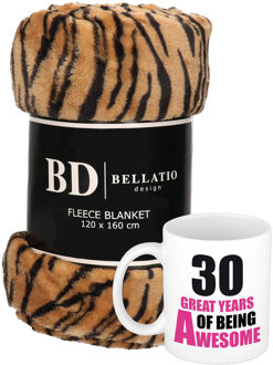 Bellatio Design Cadeau verjaardag 30 jaar vrouw set - Fleece plaid/deken tijger print met 30 great years awesome mok